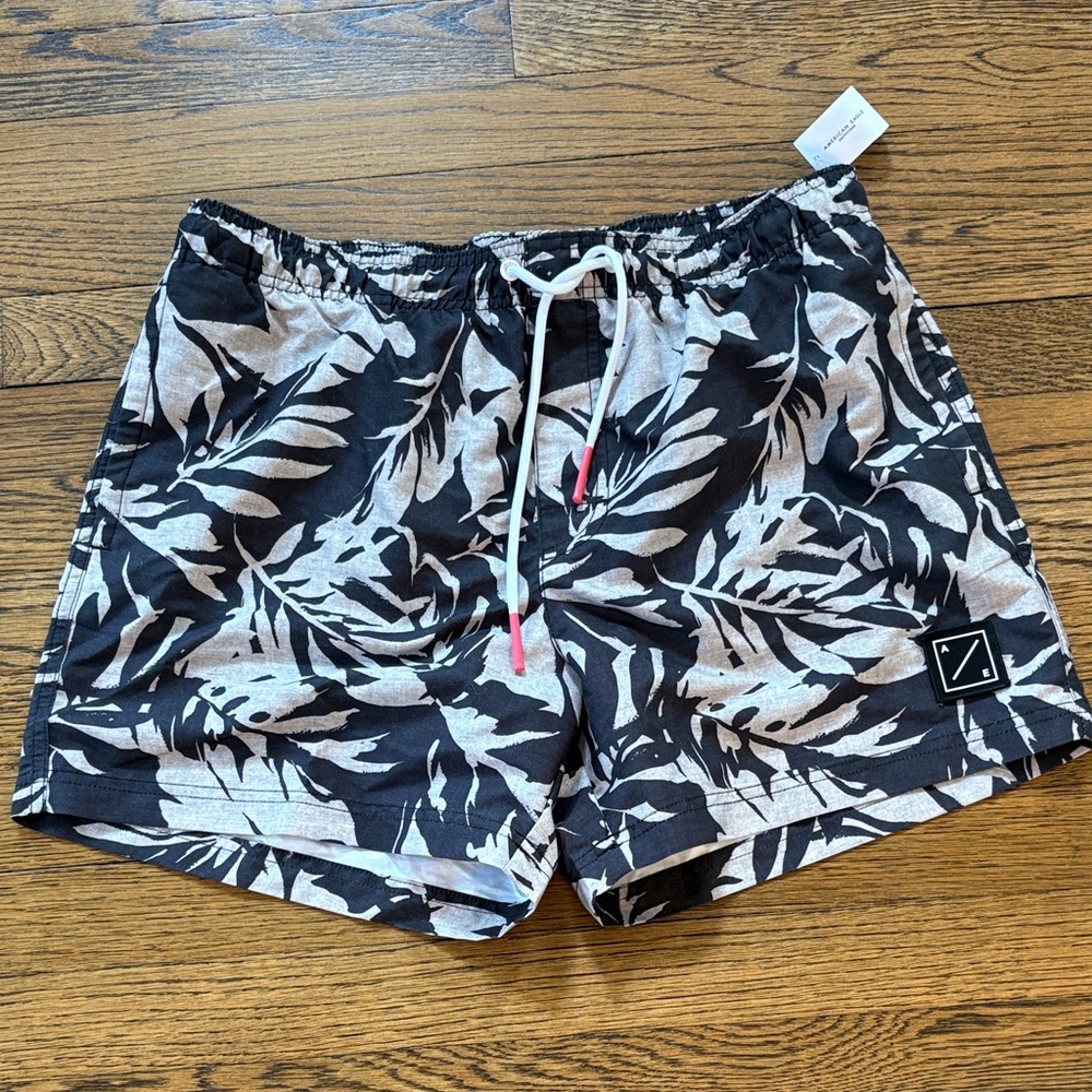 American Eagle NWT Black & White Tropical Print Swim Shorts, m